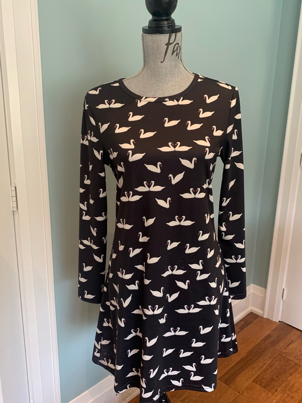 Black Long-Sleeve Swan Print A-Line Dress